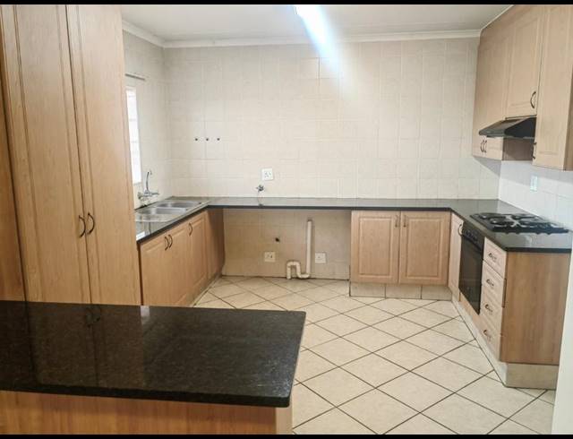 2 BEDROOM PROPERTY TO RENT IN SILVER LAKES
